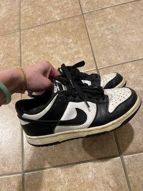 NIKE panda dunks 6.5Y authentic 7/10 condition